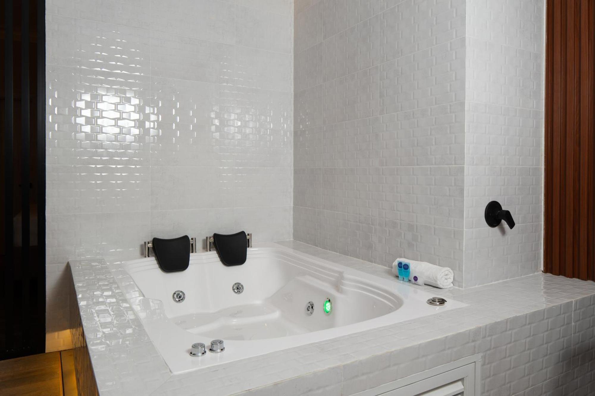 Hotel Byhours Circunvalar - Adults Only 巴兰基亚 外观 照片